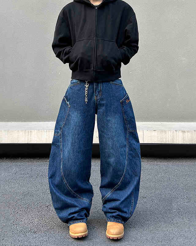 Large Pocket Curved Jeans